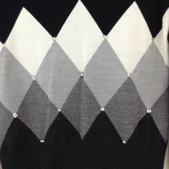 New York & Company V-Neck Argyle Sweater - Picture 5 of 7
